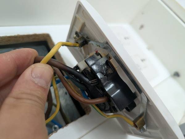 Cooker isolator overheating